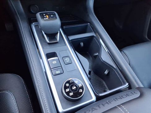 Certified 2024 Nissan Pathfinder SL w/ Black Appearance Package image 21