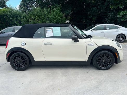 Used 2019 MINI Cooper S w/ Signature Upholstery Package image 8