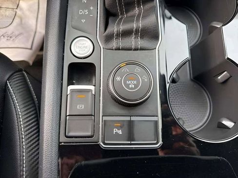 Used 2022 Volkswagen Atlas Cross Sport SE AWD/4WD image 15