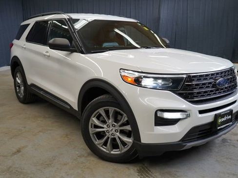 Used 2020 Ford Explorer XLT w/ Equipment Group 202A AWD/4WD image 3