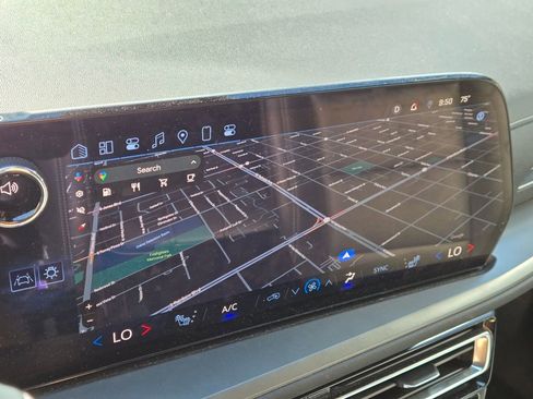 Used 2025 Chevrolet Traverse LT image 10