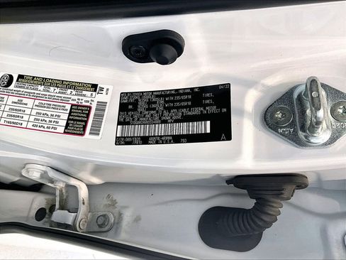 Used 2022 Toyota Highlander XLE image 28