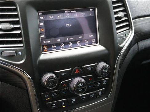 Used 2021 Jeep Grand Cherokee Laredo AWD/4WD image 18