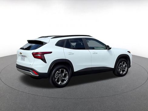 Used 2025 Chevrolet Trax LT w/ LT Convenience Package image 15