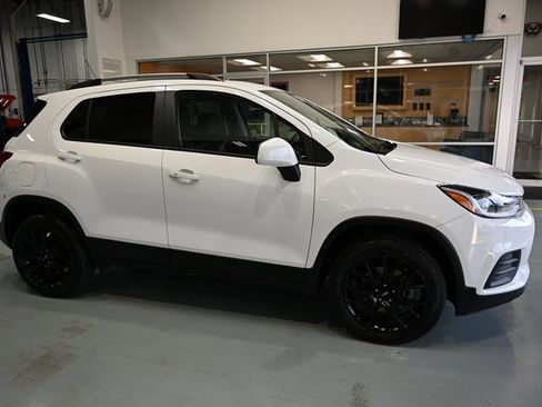 Used 2022 Chevrolet Trax LT w/ Sport Edition image 4