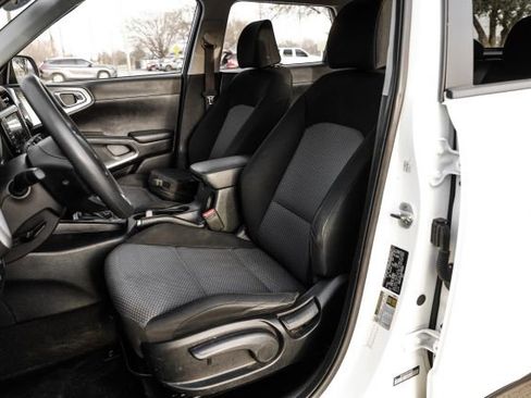 Used 2022 Kia Soul LX w/ Technology Package image 4