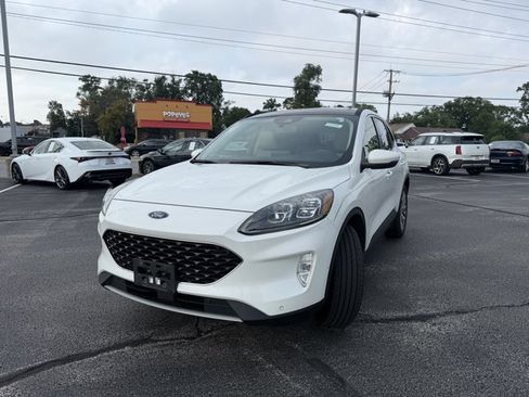 Used 2020 Ford Escape Titanium w/ Titanium Premium Package 2.0 AWD/4WD image 2