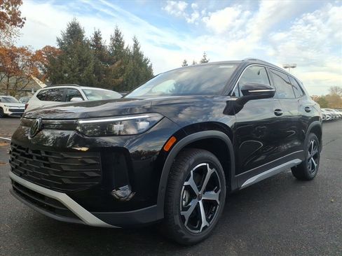 New 2025 Volkswagen Tiguan SE image 2