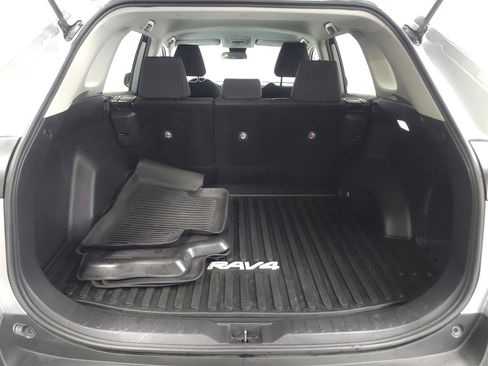 Used 2022 Toyota RAV4 LE AWD/4WD image 10