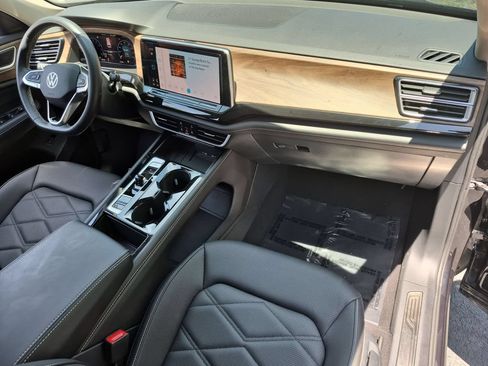Used 2025 Volkswagen Atlas SE FWD image 32