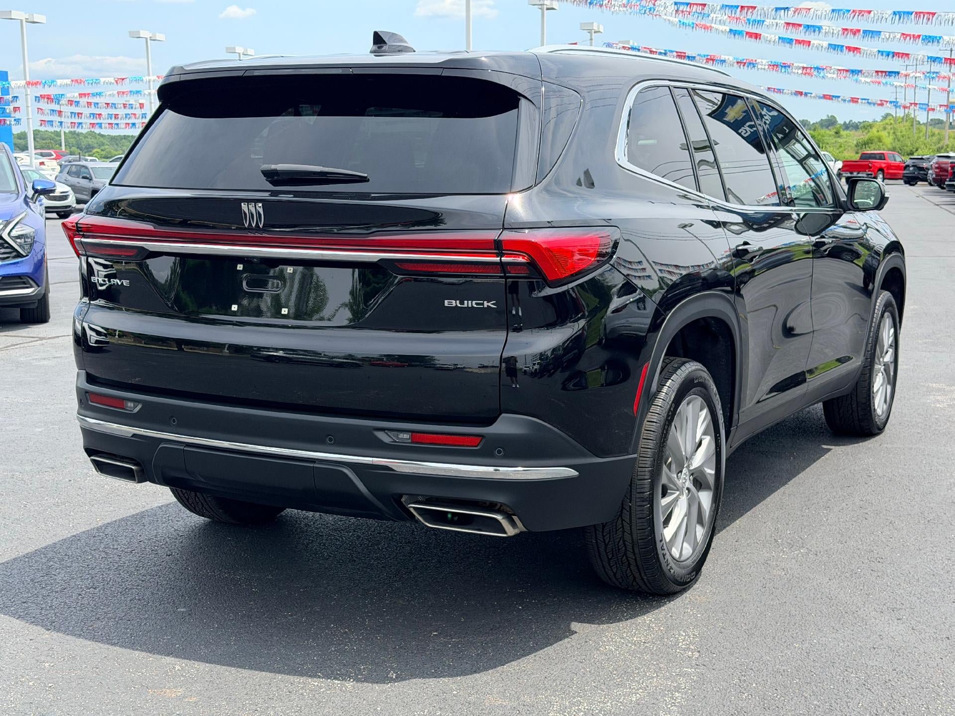 Used 2025 Buick Enclave Preferred FWD image 5