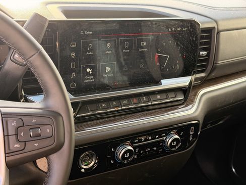 Used 2023 Chevrolet Silverado 1500 LT AWD/4WD image 16