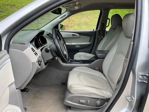 Used 2011 Chevrolet Traverse LT w/ LPO, 'HIT The Road' Package FWD image 8