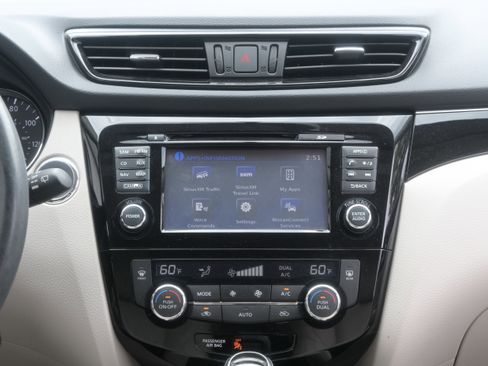 Used 2018 Nissan Rogue Sport SL FWD image 32