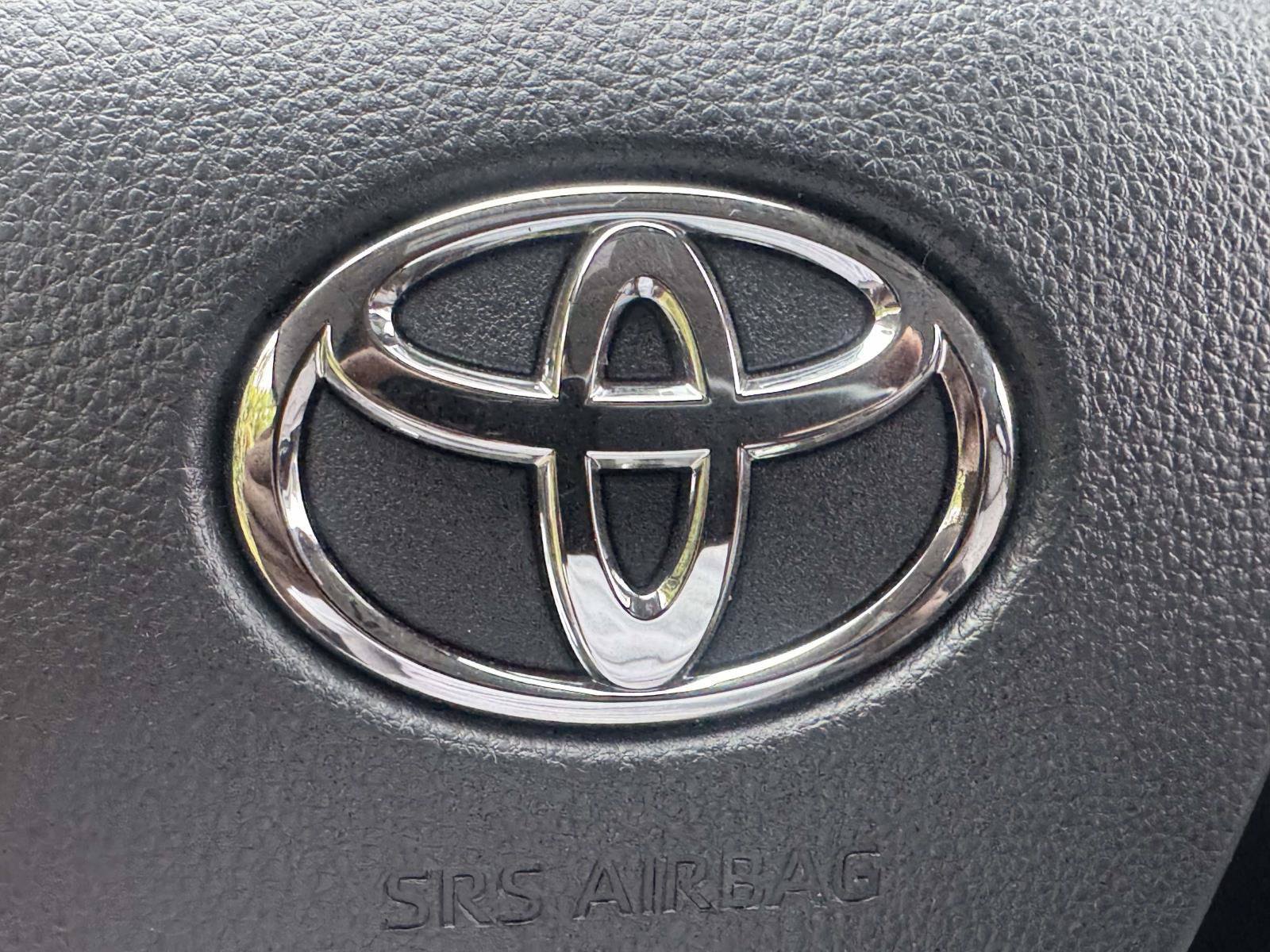 Used 2026 Toyota Sienna LE FWD image 32