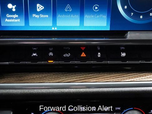 Used 2025 Chevrolet Silverado 1500 LT image 17