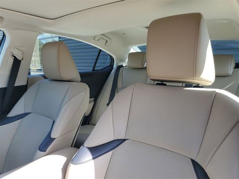 Used 2019 Lexus ES 350 image 5