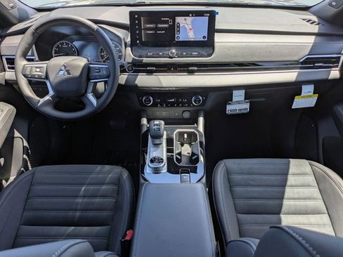 New 2026 Mitsubishi Outlander LE image 16