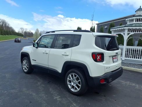 Used 2022 Jeep Renegade Latitude AWD/4WD image 3