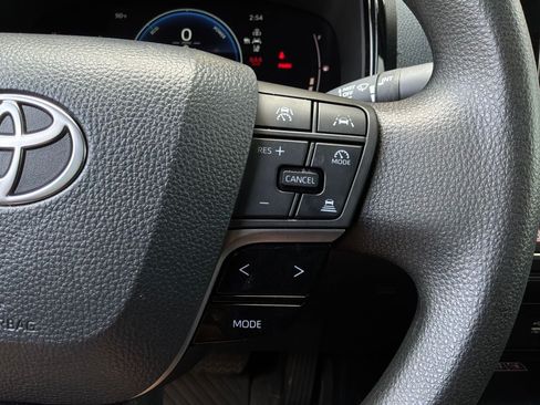 Used 2025 Toyota Camry LE FWD image 32