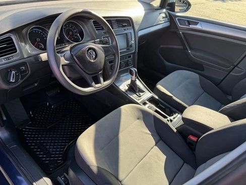 Used 2016 Volkswagen e-Golf SE image 9