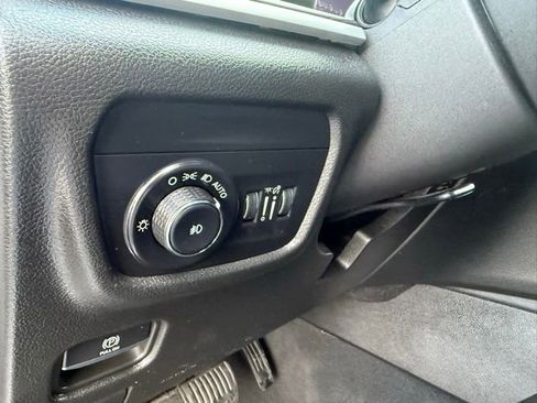 Used 2023 Jeep Grand Cherokee Limited w/ Black Appearance Package AWD/4WD image 37