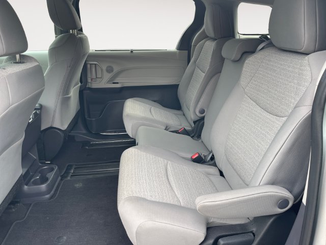 Used 2024 Toyota Sienna LE AWD/4WD image 13