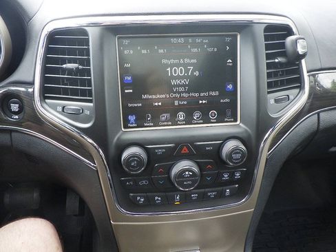 Used 2017 Jeep Grand Cherokee Overland w/ Jeep Active Safety Group AWD/4WD image 26