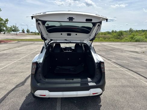 Used 2025 Nissan Kicks SR AWD/4WD image 28