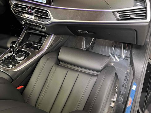 Used 2022 BMW X7 xDrive40i w/ Premium Package image 22