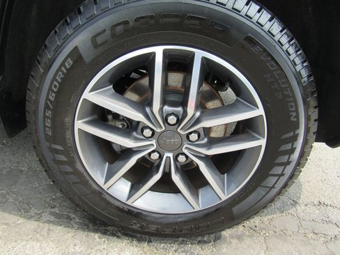 Used 2019 Jeep Grand Cherokee Limited AWD/4WD image 30