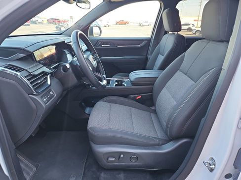 Used 2025 GMC Acadia Elevation image 7