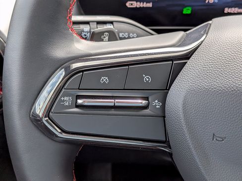 Certified 2026 Chevrolet Equinox EV RS FWD image 23