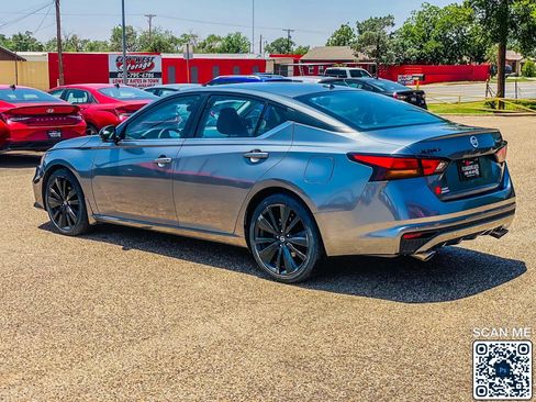 Used 2022 Nissan Altima 2.5 SR w/ Midnight Edition Package FWD image 6