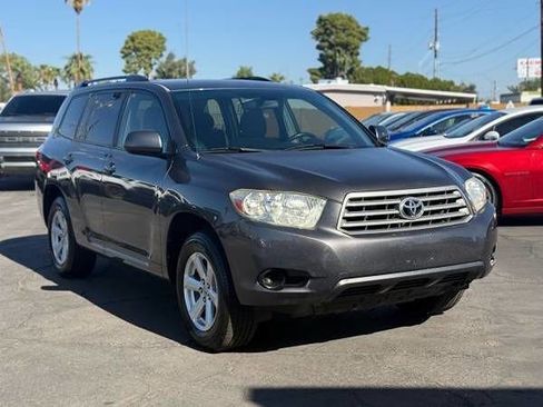Used 2010 Toyota Highlander Base 4dr SUV image 2