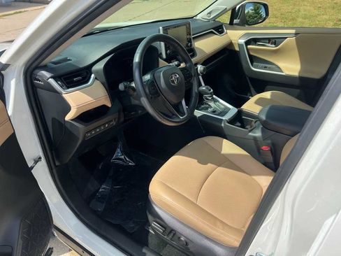 Used 2020 Toyota RAV4 Limited image 19