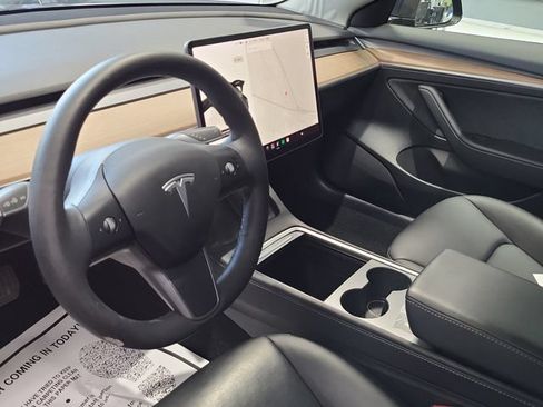 Used 2022 Tesla Model 3 Long Range AWD/4WD image 9