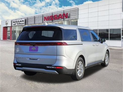 Used 2022 Kia Carnival LX image 7