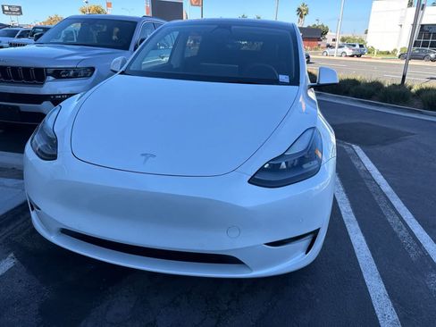 Used 2022 Tesla Model Y Performance AWD/4WD image 3