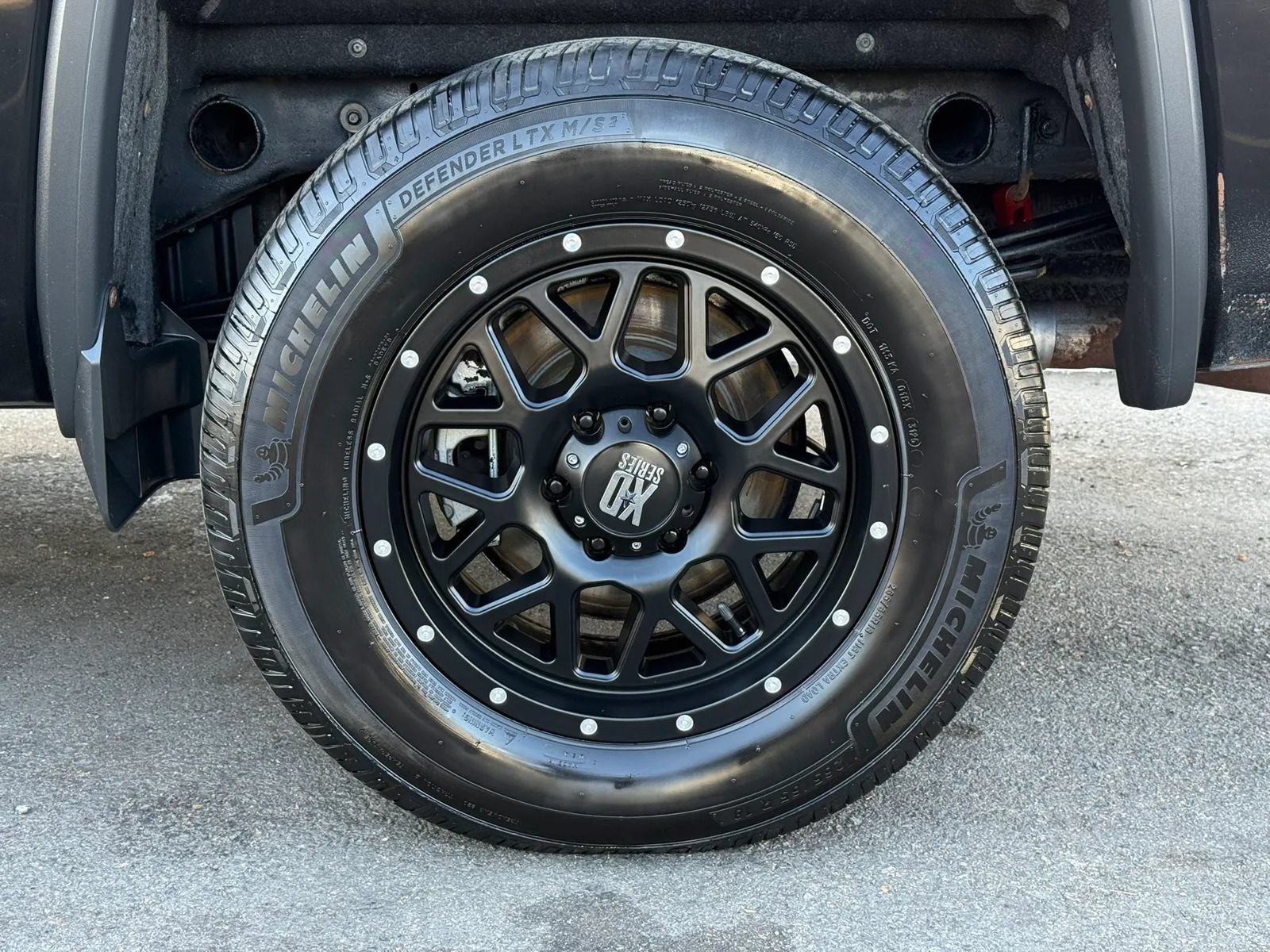 Used 2018 GMC Sierra 1500 SLE w/ Suspension Package, Off-Road AWD/4WD image 12