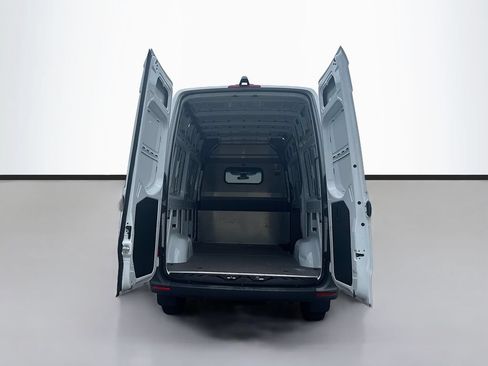 Used 2025 Mercedes-Benz Sprinter 2500 image 9