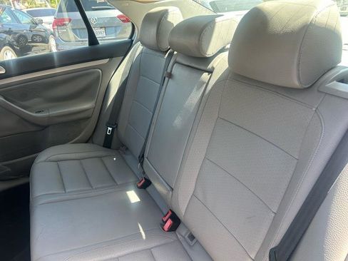Used 2009 Volkswagen Jetta SE image 15