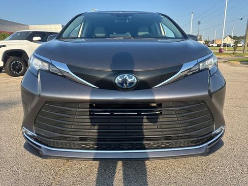 Used 2022 Toyota Sienna XLE FWD image 10