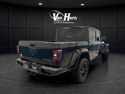 Used 2023 Jeep Gladiator Overland AWD/4WD image 3