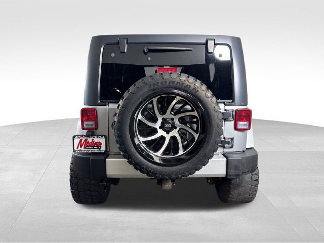 Used 2015 Jeep Wrangler Unlimited Sahara w/ Connectivity Group AWD/4WD image 4