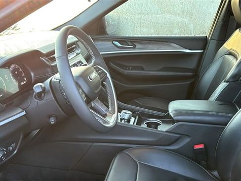 Used 2025 Jeep Grand Cherokee L Limited w/ Luxury Tech Group II image 25