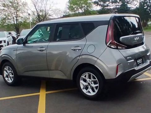 Certified 2025 Kia Soul LX w/ LX Technology Package FWD image 9