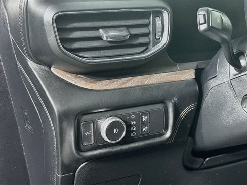 Used 2020 Ford Explorer Platinum w/ Premium Technology Package AWD/4WD image 13