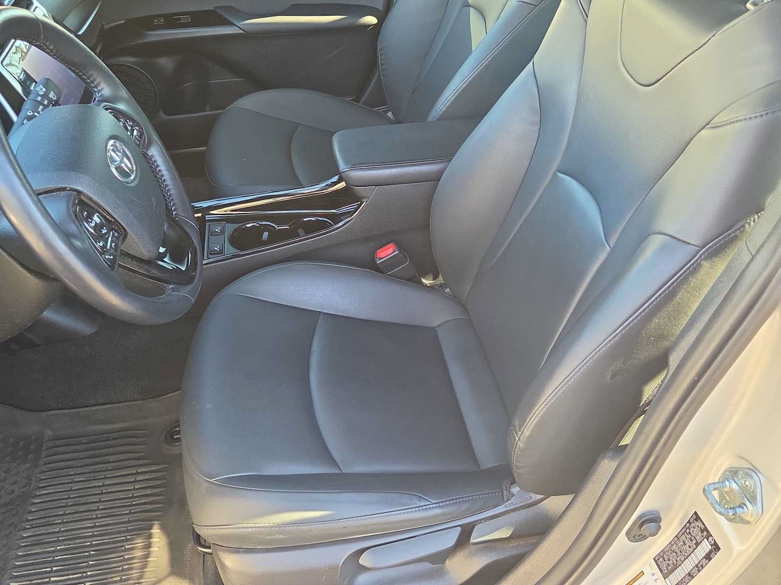 Used 2022 Toyota Prius XLE w/ Advanced Technology Package AWD/4WD image 15