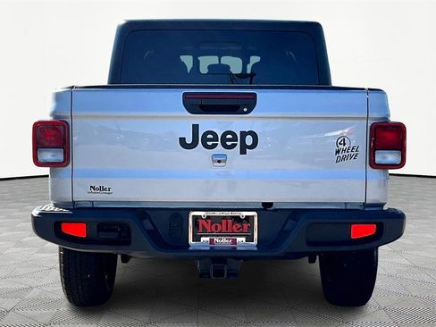 Used 2022 Jeep Gladiator Sport image 4